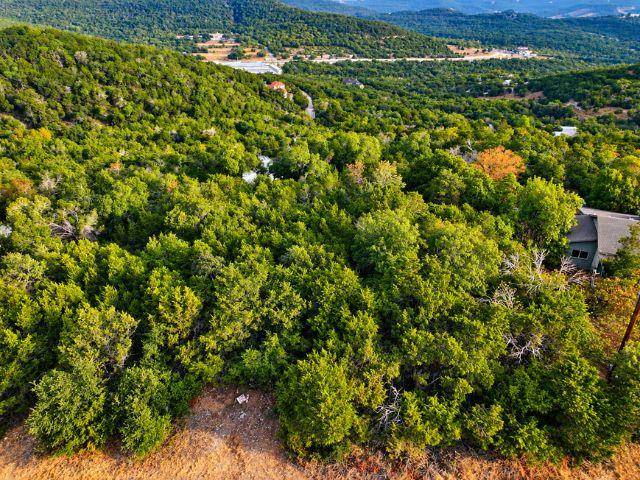 8600 + 8602 Grandview DR, Jonestown, TX 78645