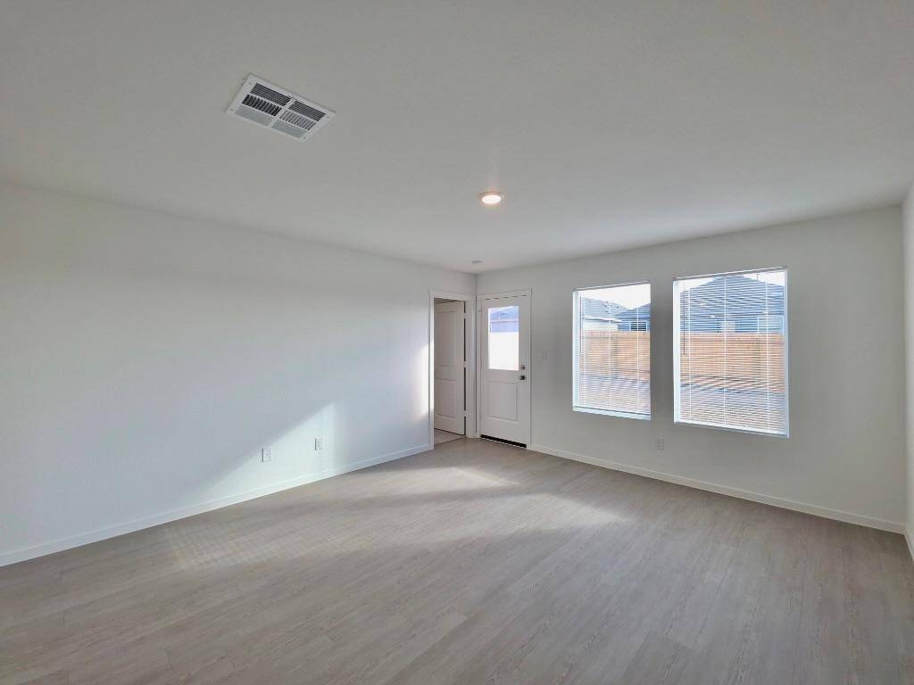 233 Streaking Star DR, Hutto, TX 78634