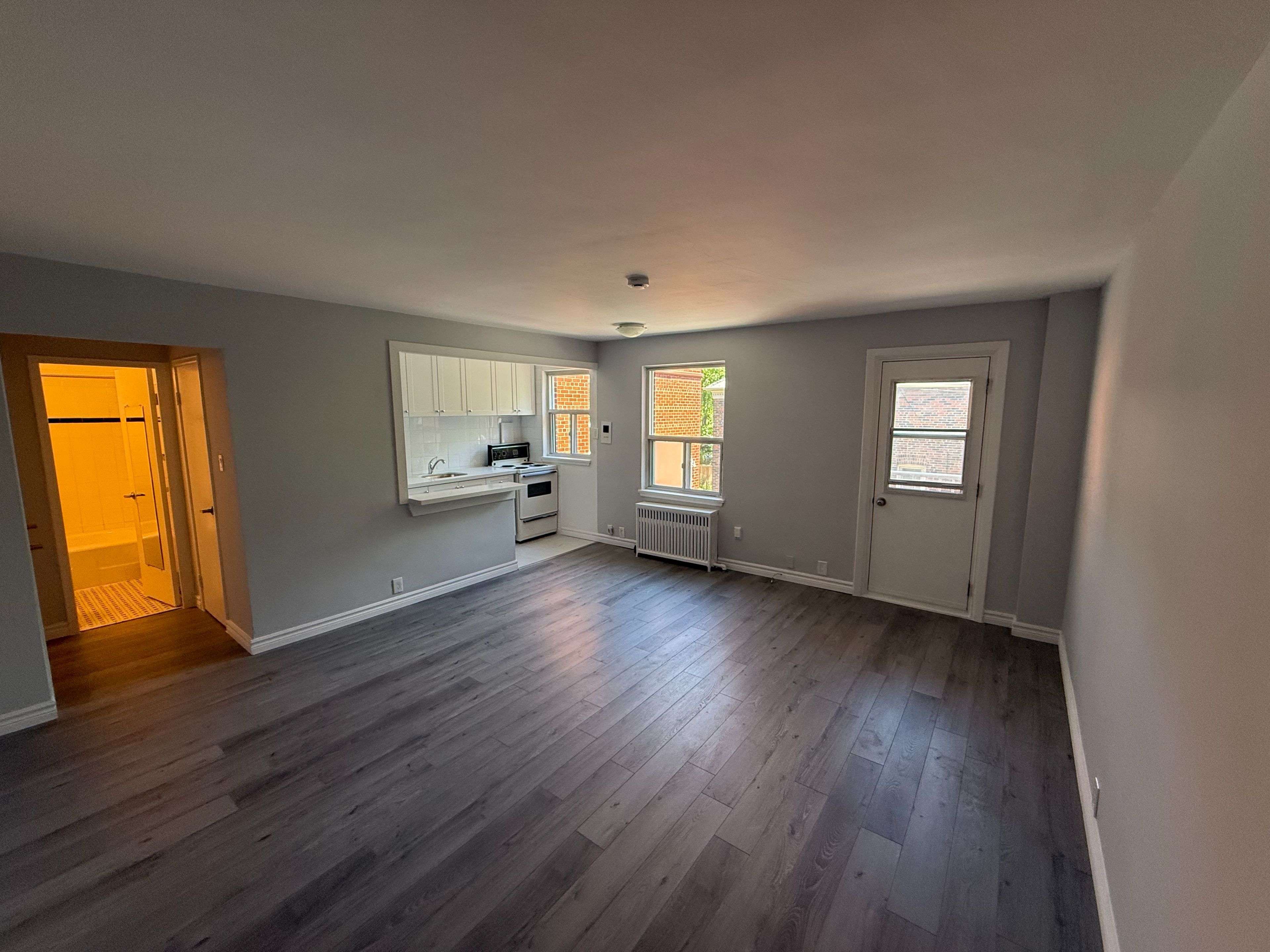 1315 Bayview AVE #106, Toronto C11, ON M4G 2Z8
