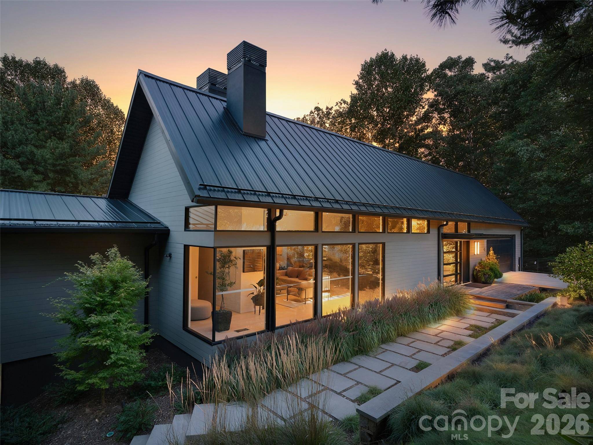 6 Waterside DR, Asheville, NC 28804