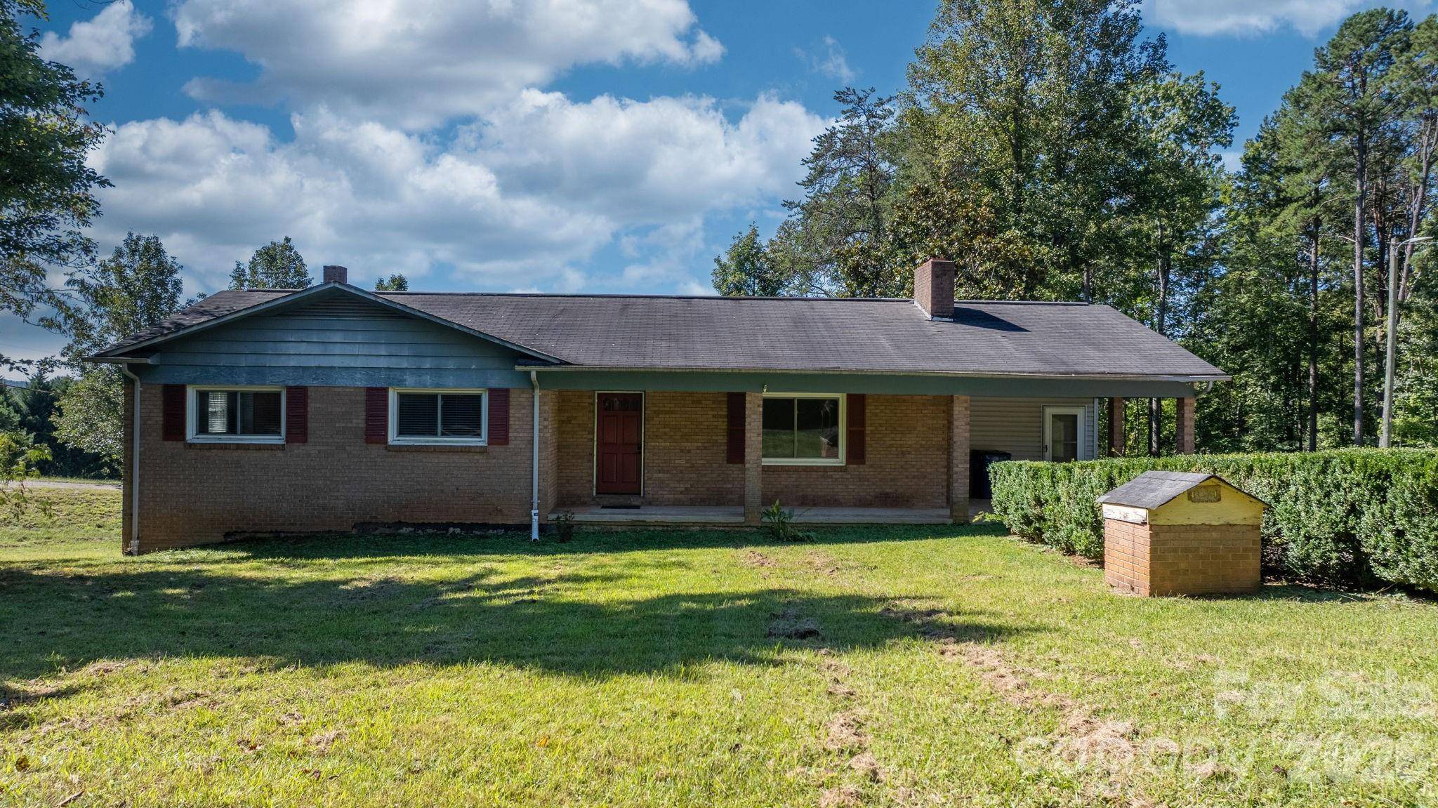 1771 Laura LN, Lenoir, NC 28645