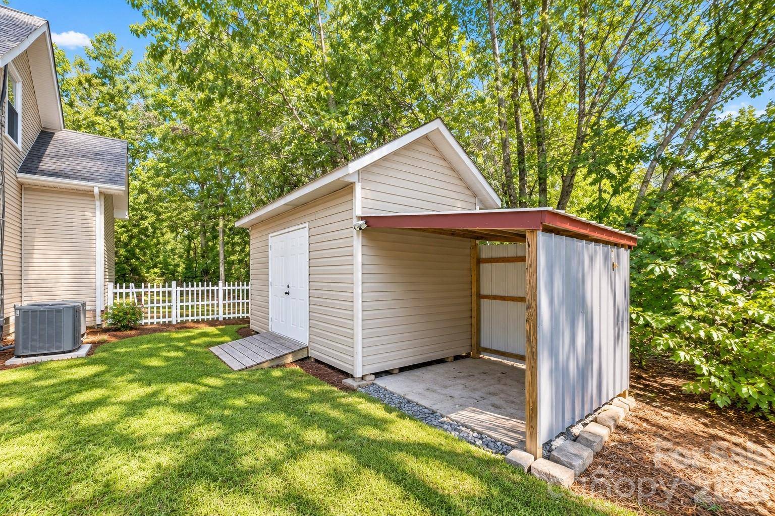 3787 Rolling View LN, Maiden, NC 28650