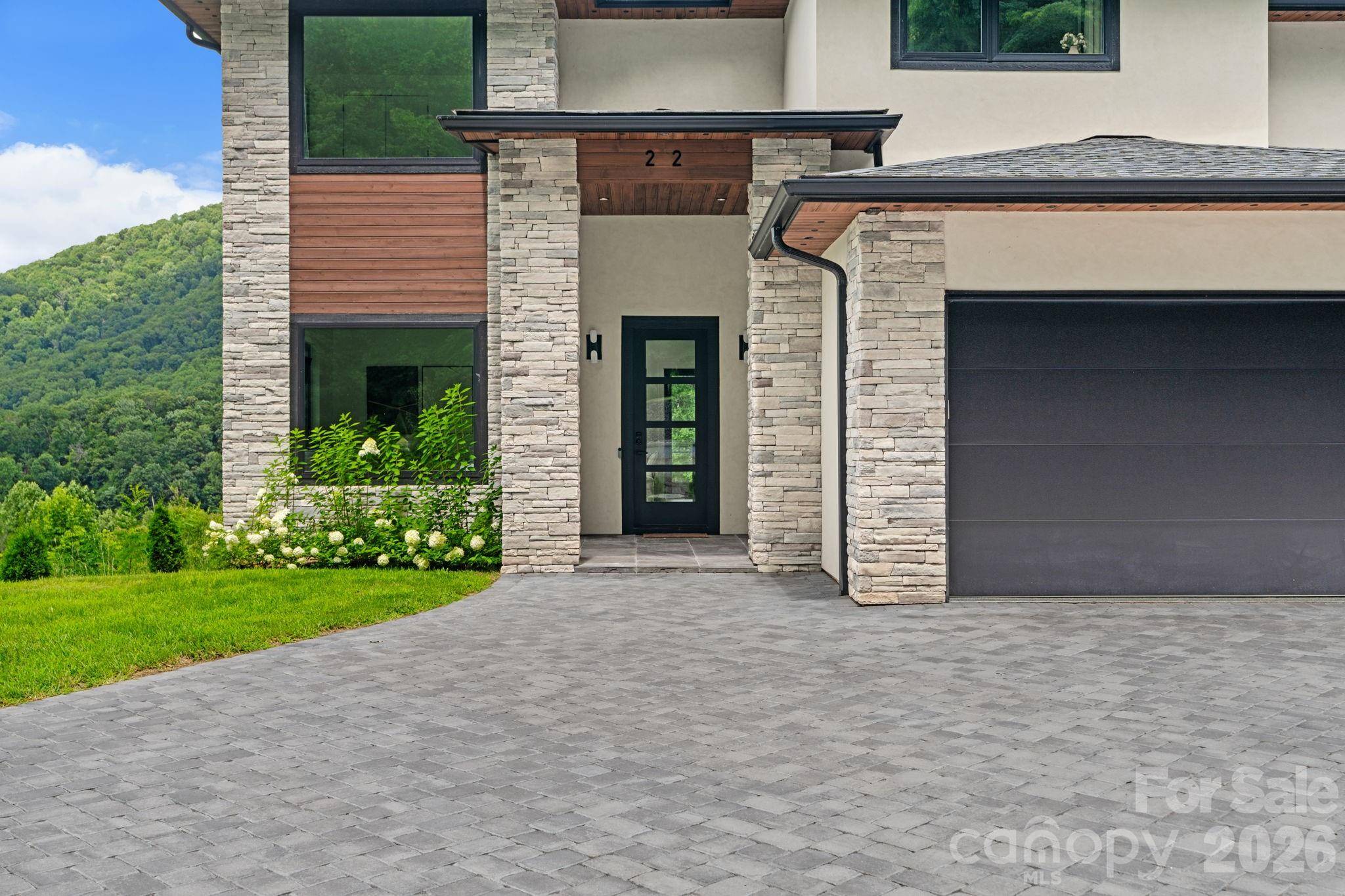 22 Chesten Mountain DR, Asheville, NC 28803