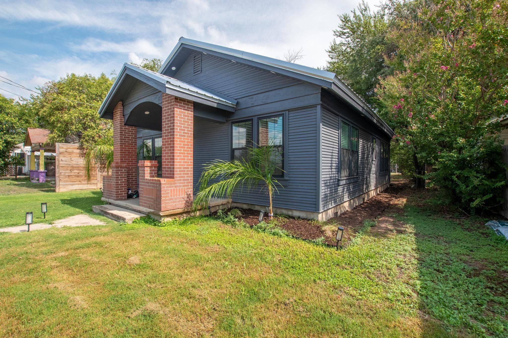 207 S Chestnut St ST, Lampasas, TX 76550