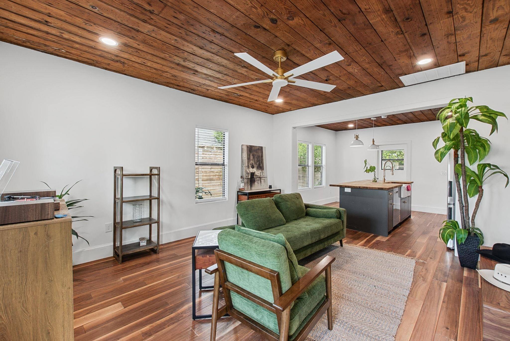 207 S Chestnut St ST, Lampasas, TX 76550