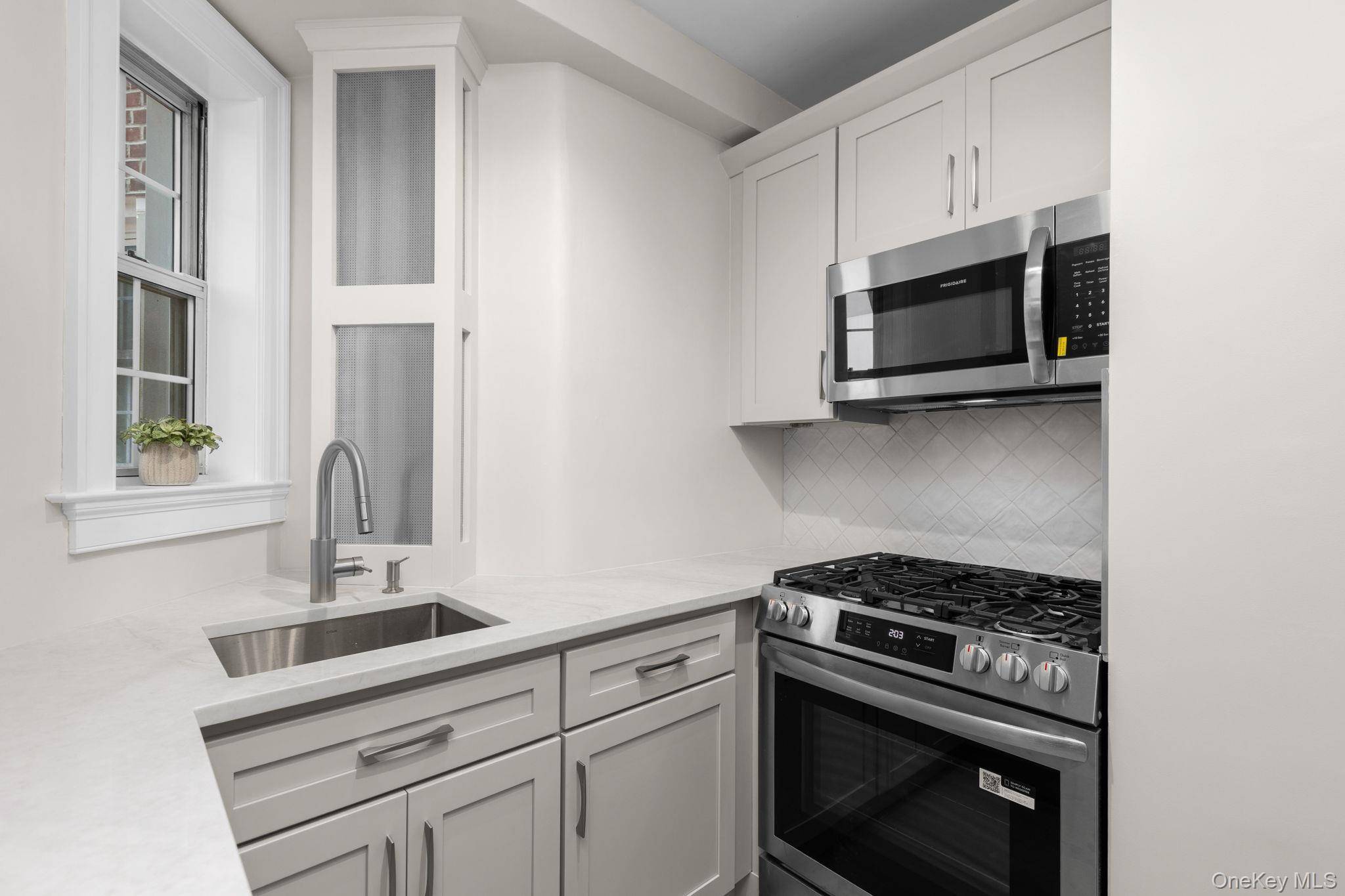 208 Centre Ave #4-B, New Rochelle, NY 10805