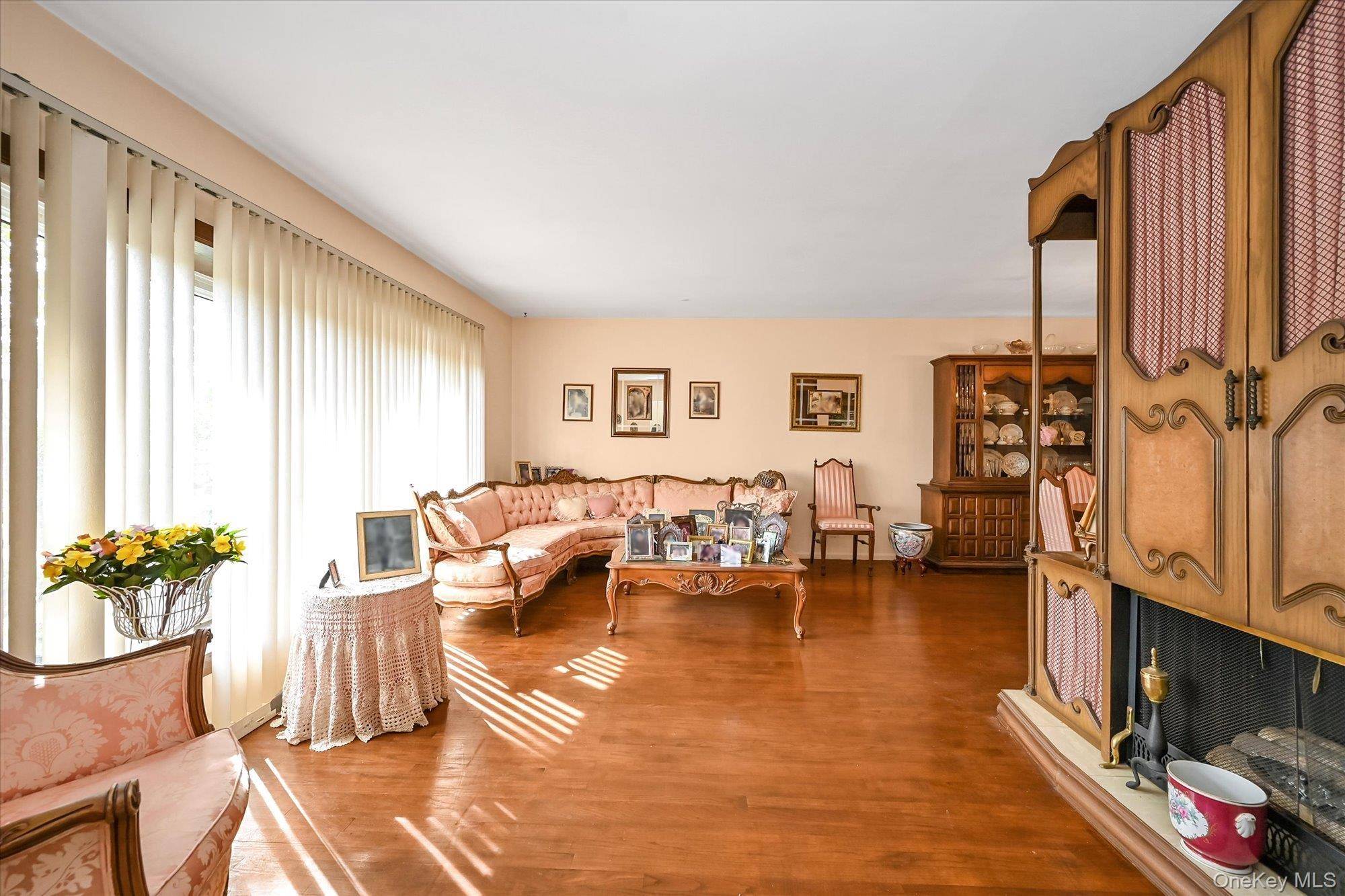 160-29 25th AVE, Whitestone, NY 11357