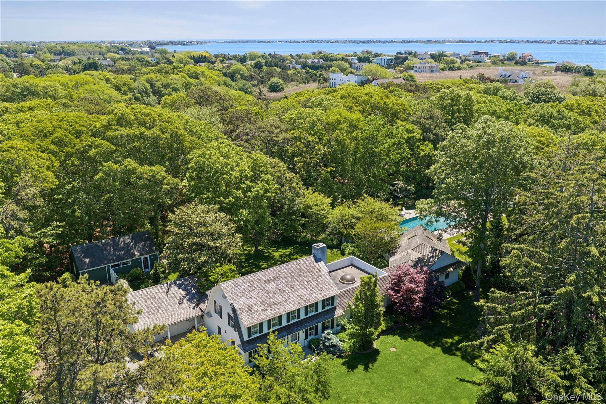 18 Jagger LN, Westhampton, NY 11977
