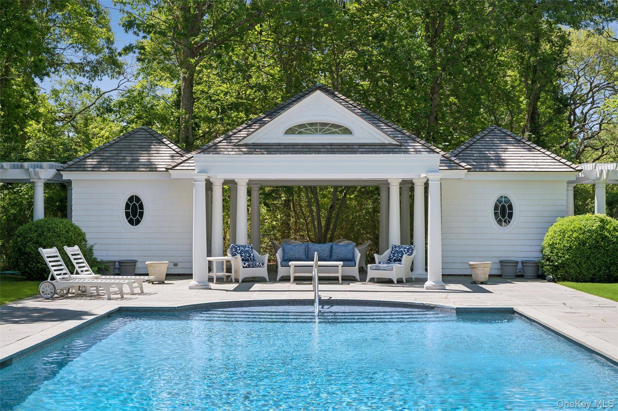18 Jagger LN, Westhampton, NY 11977