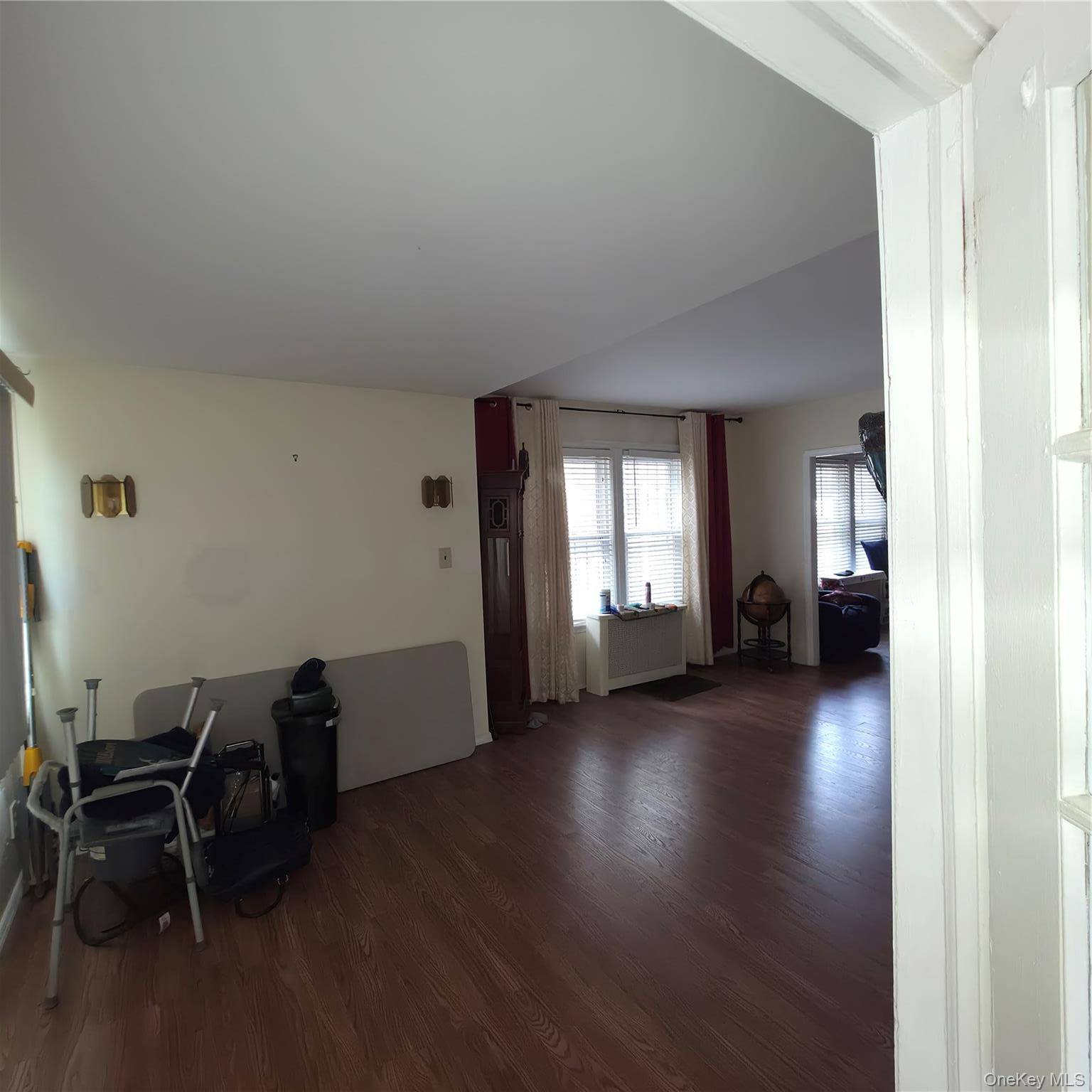 11122 203rd ST, Saint Albans, NY 11412