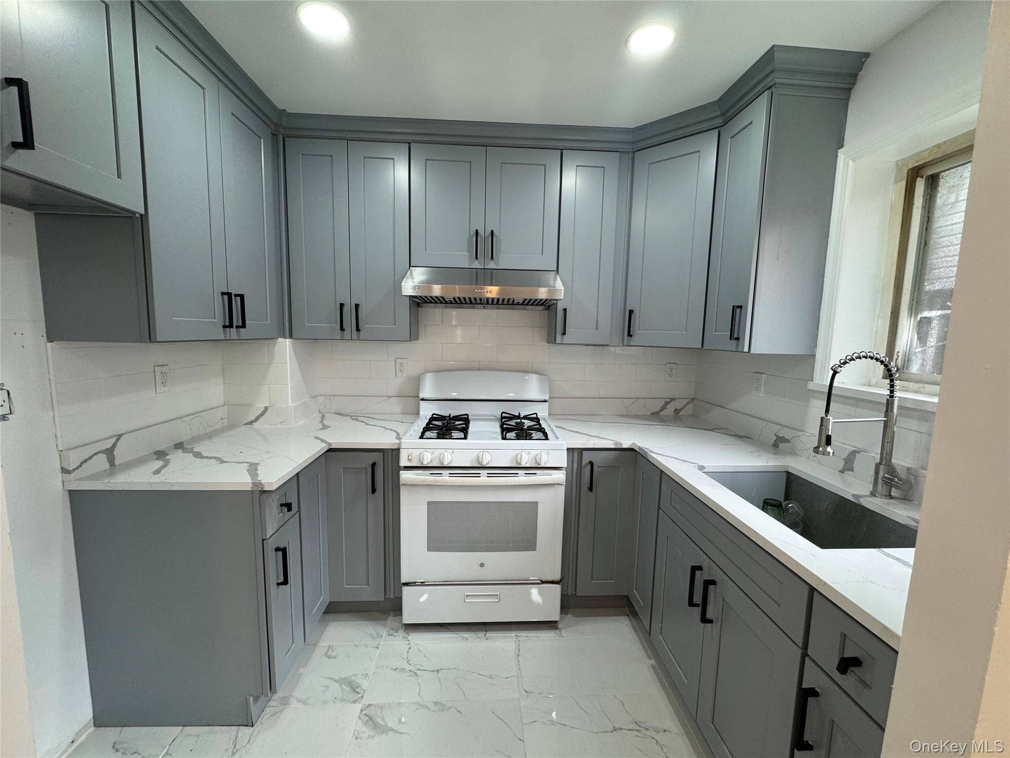 116-09 91st AVE #2nd fl, Richmond Hill, NY 11418