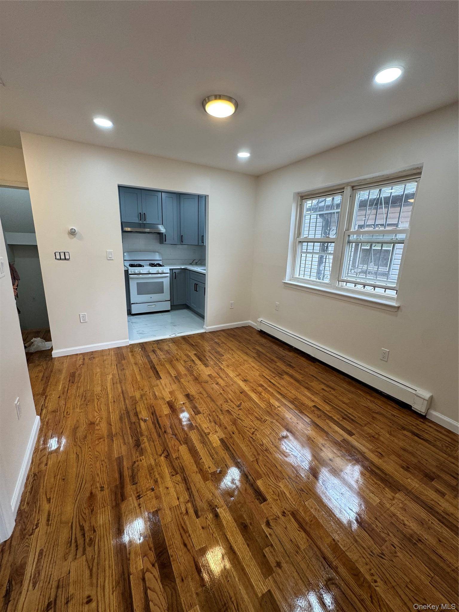 116-09 91st AVE #2nd fl, Richmond Hill, NY 11418