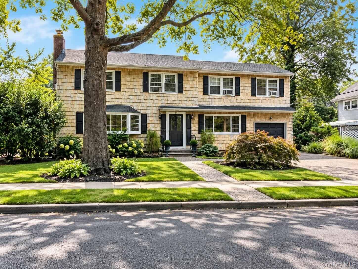 37 Bayberry AVE, Garden City, NY 11530