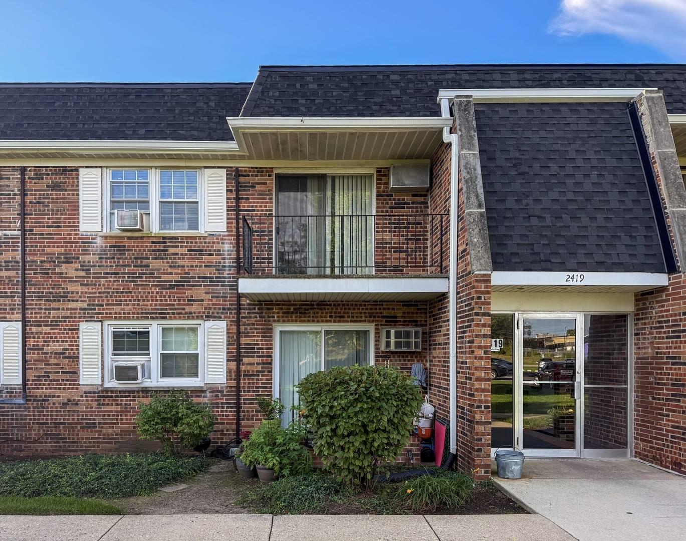 2419 Ogden AVE #8, Downers Grove, IL 60515