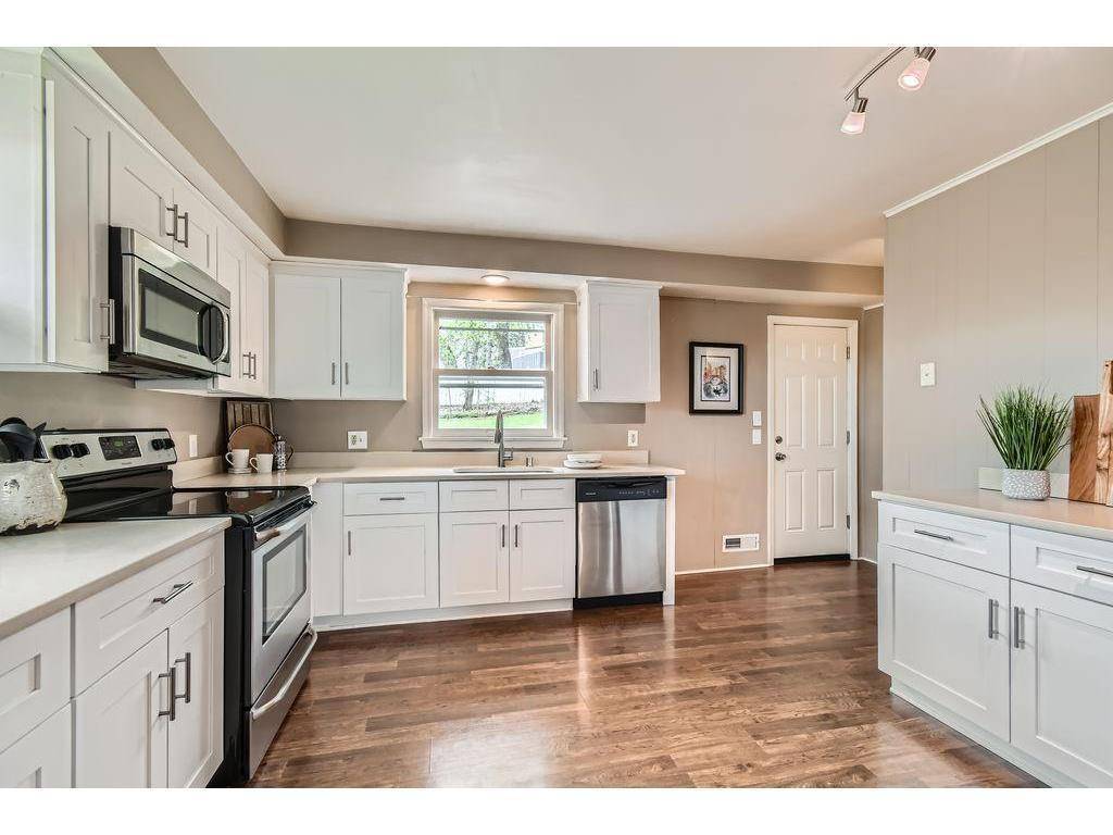 1316 Holdridge TER, Wayzata, MN 55391