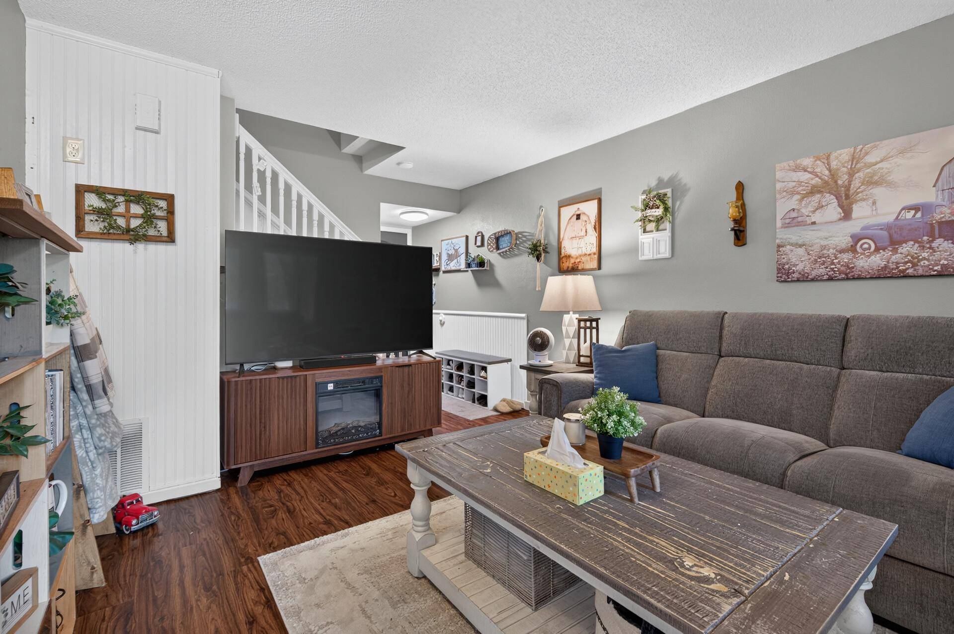 14014 Park AVE, Burnsville, MN 55337