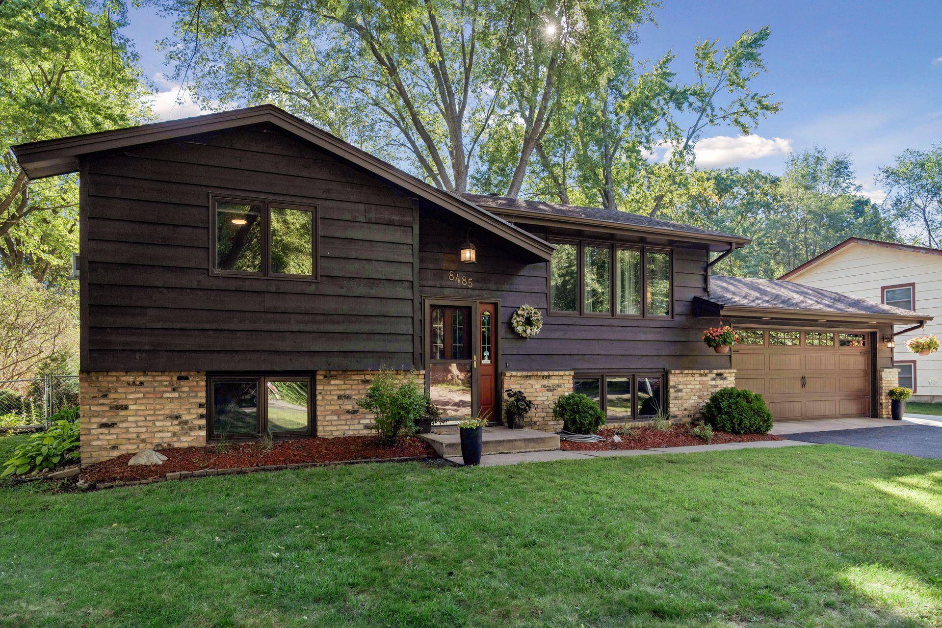 8485 Red Oak DR, Mounds View, MN 55112