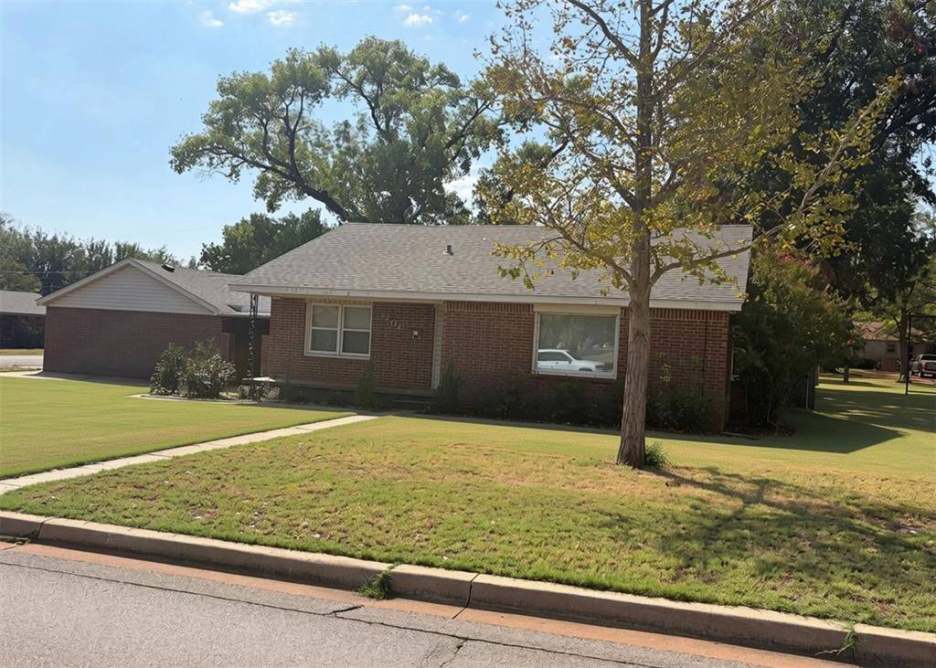 1204 W C AVE, Elk City, OK 73644