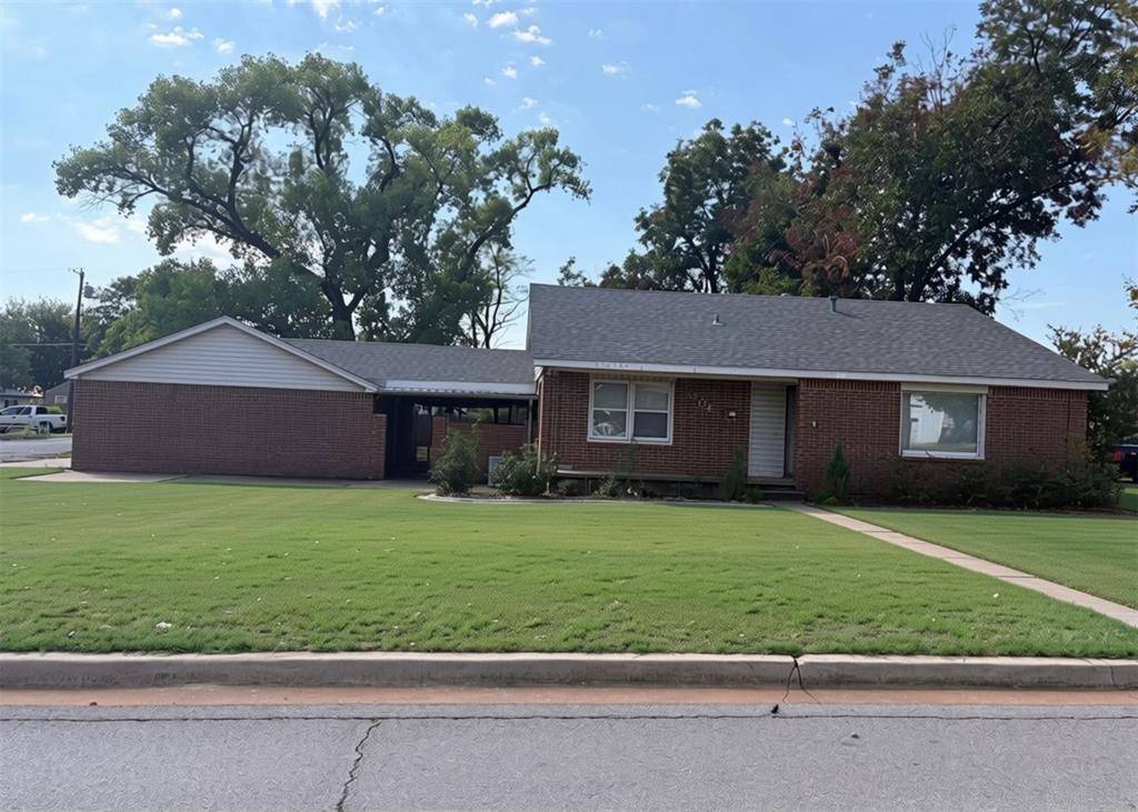 1204 W C AVE, Elk City, OK 73644