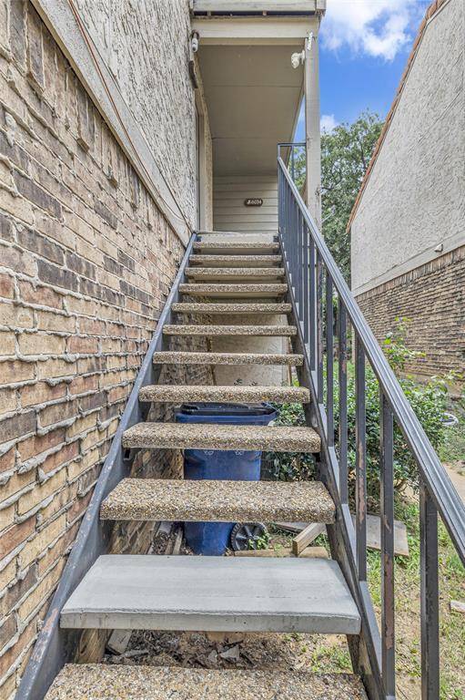 6040 Stoneybrook Drive, Fort Worth, TX 76112