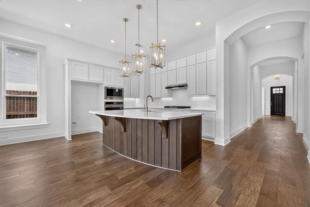 7828 Pondview Lane, Fort Worth, TX 76123