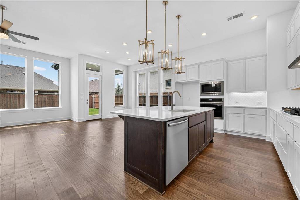 7828 Pondview Lane, Fort Worth, TX 76123