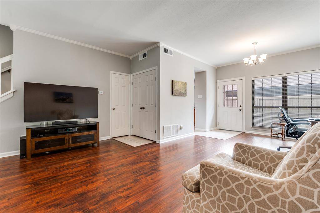9910 Royal Lane #1006, Dallas, TX 75231
