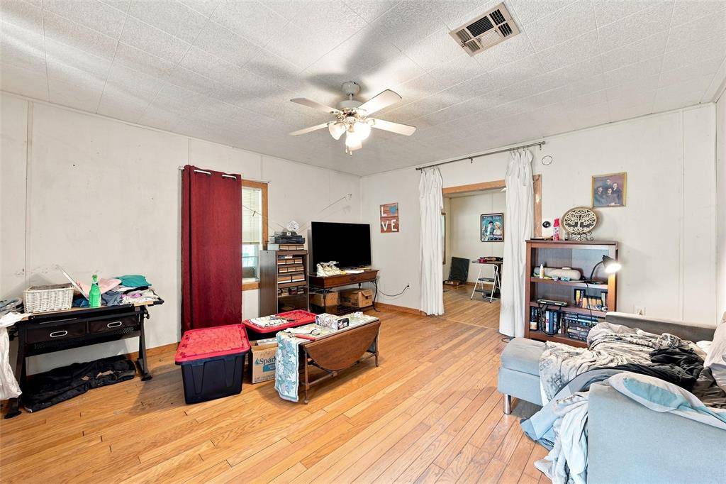 405 NE 4th Street, Hubbard, TX 76648
