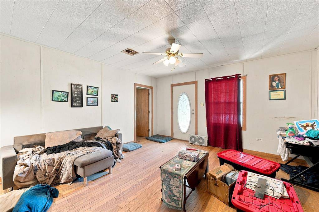 405 NE 4th Street, Hubbard, TX 76648