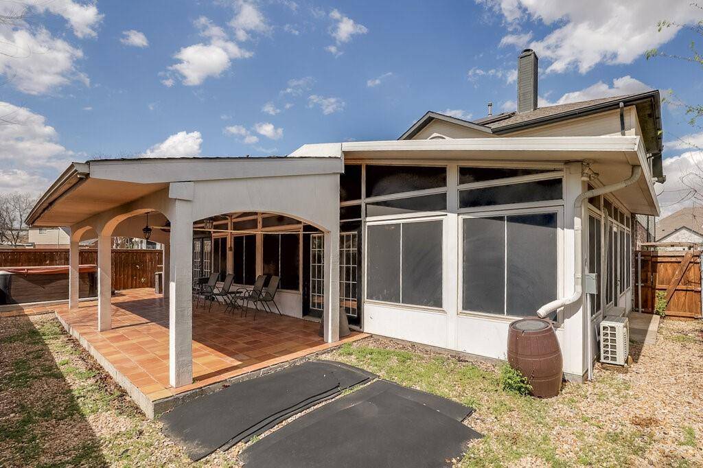 706 Gentry Drive, Arlington, TX 76018