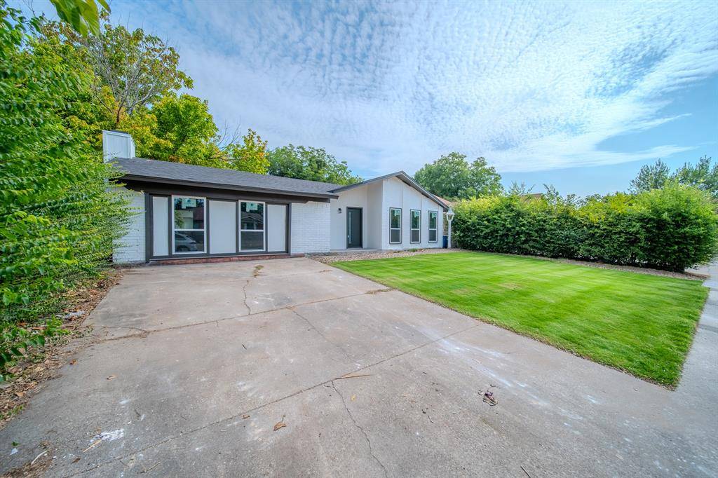 821 Lexington Drive, Lancaster, TX 75134