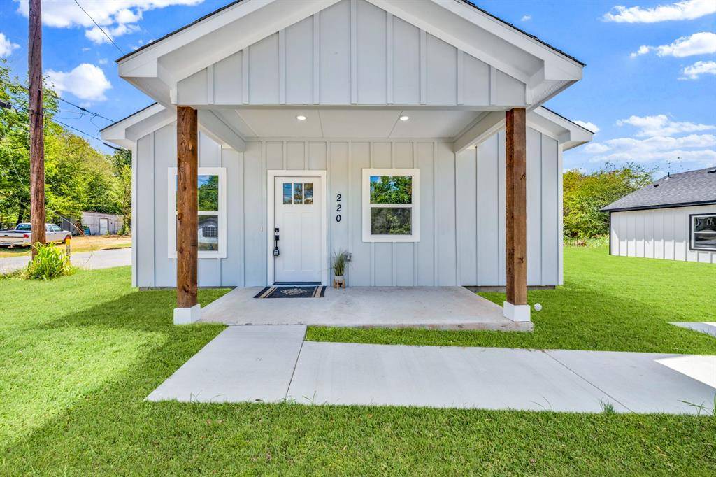 220 Calvert Street, Sulphur Springs, TX 75482