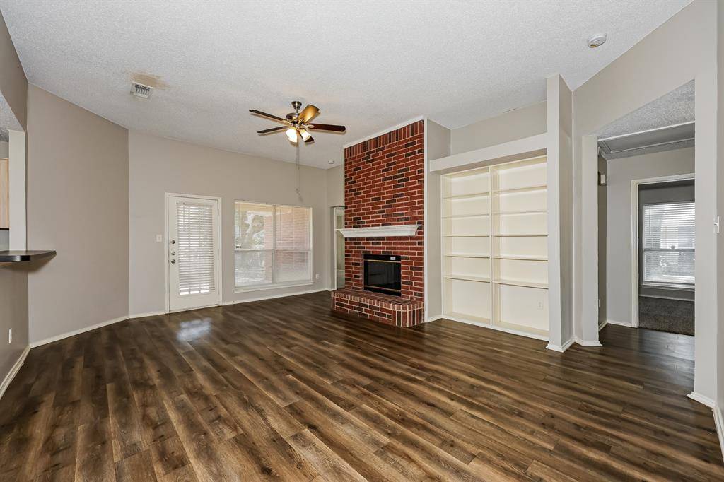 912 Winterbury Court, Desoto, TX 75115