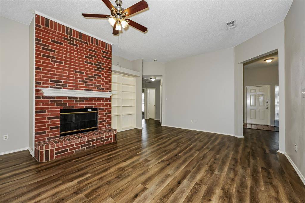 912 Winterbury Court, Desoto, TX 75115