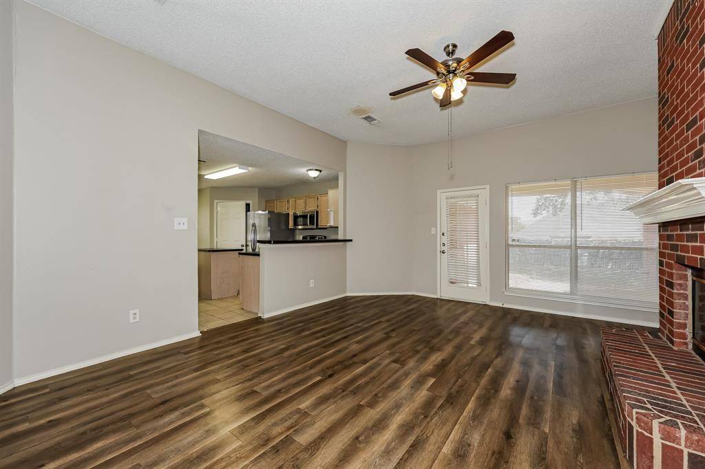 912 Winterbury Court, Desoto, TX 75115