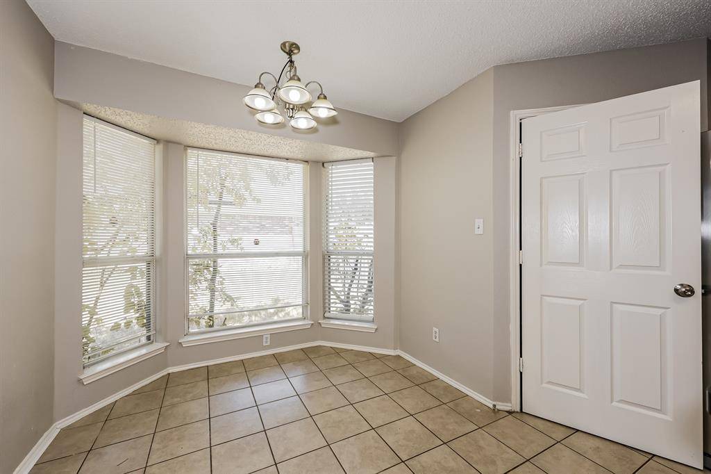912 Winterbury Court, Desoto, TX 75115