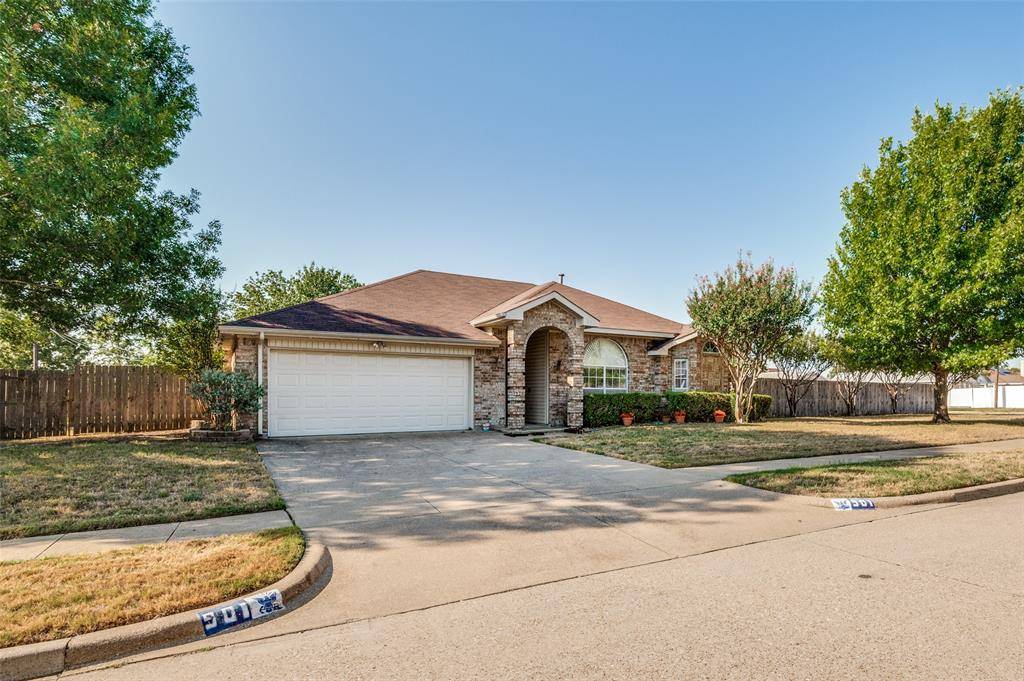 901 Mccomb Lane, Cedar Hill, TX 75104
