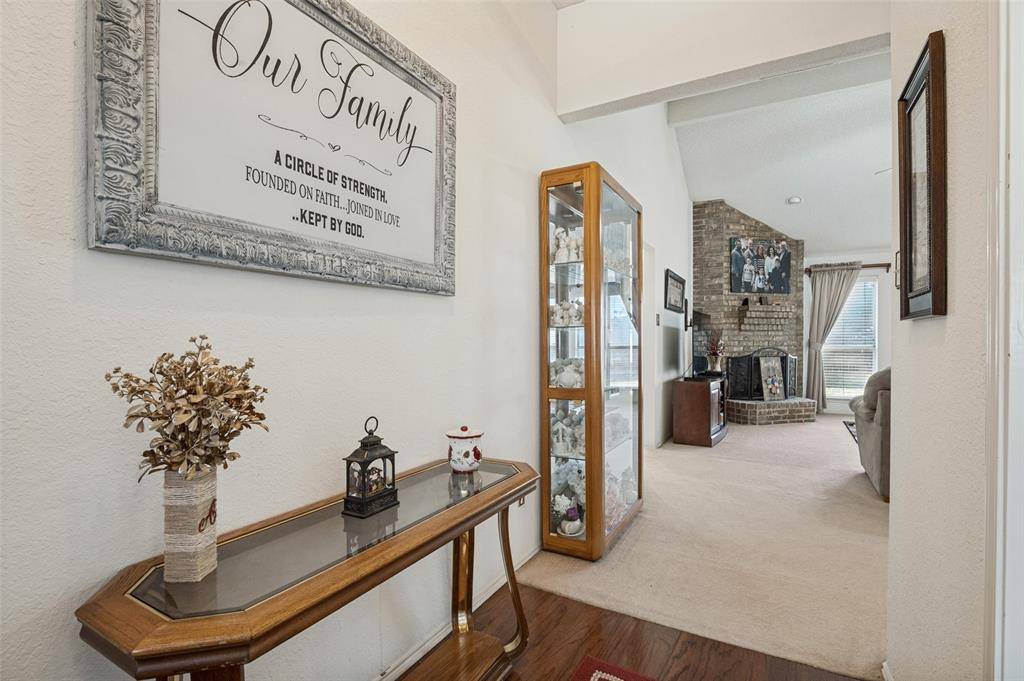 901 Mccomb Lane, Cedar Hill, TX 75104