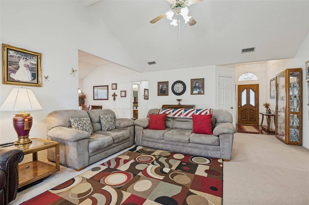 901 Mccomb Lane, Cedar Hill, TX 75104