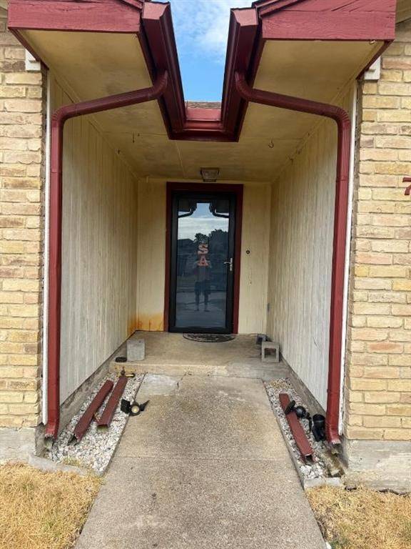 705 Angle Ridge Circle, Garland, TX 75043
