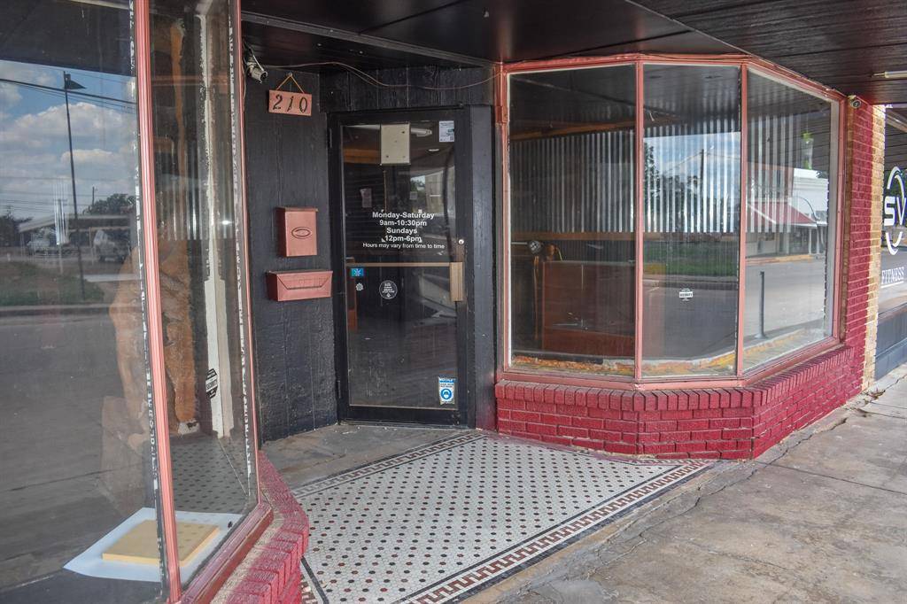 210 S Blackburn Street, Brady, TX 76825