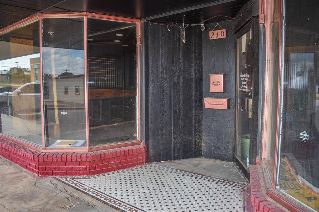 210 S Blackburn Street, Brady, TX 76825