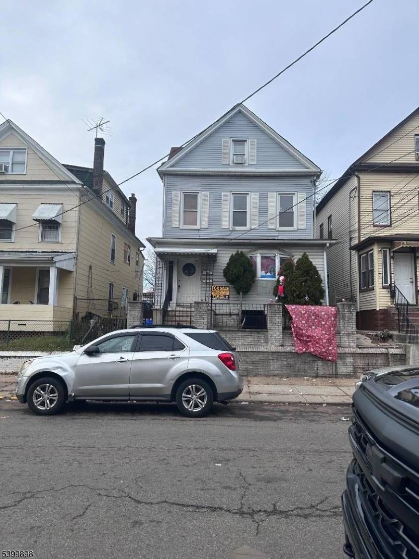 152 Jacques St, Elizabeth City, NJ 07201