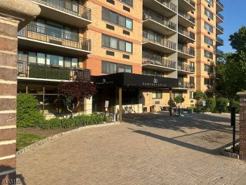 60 Parkway Dr #3G, East Orange City, NJ 07017