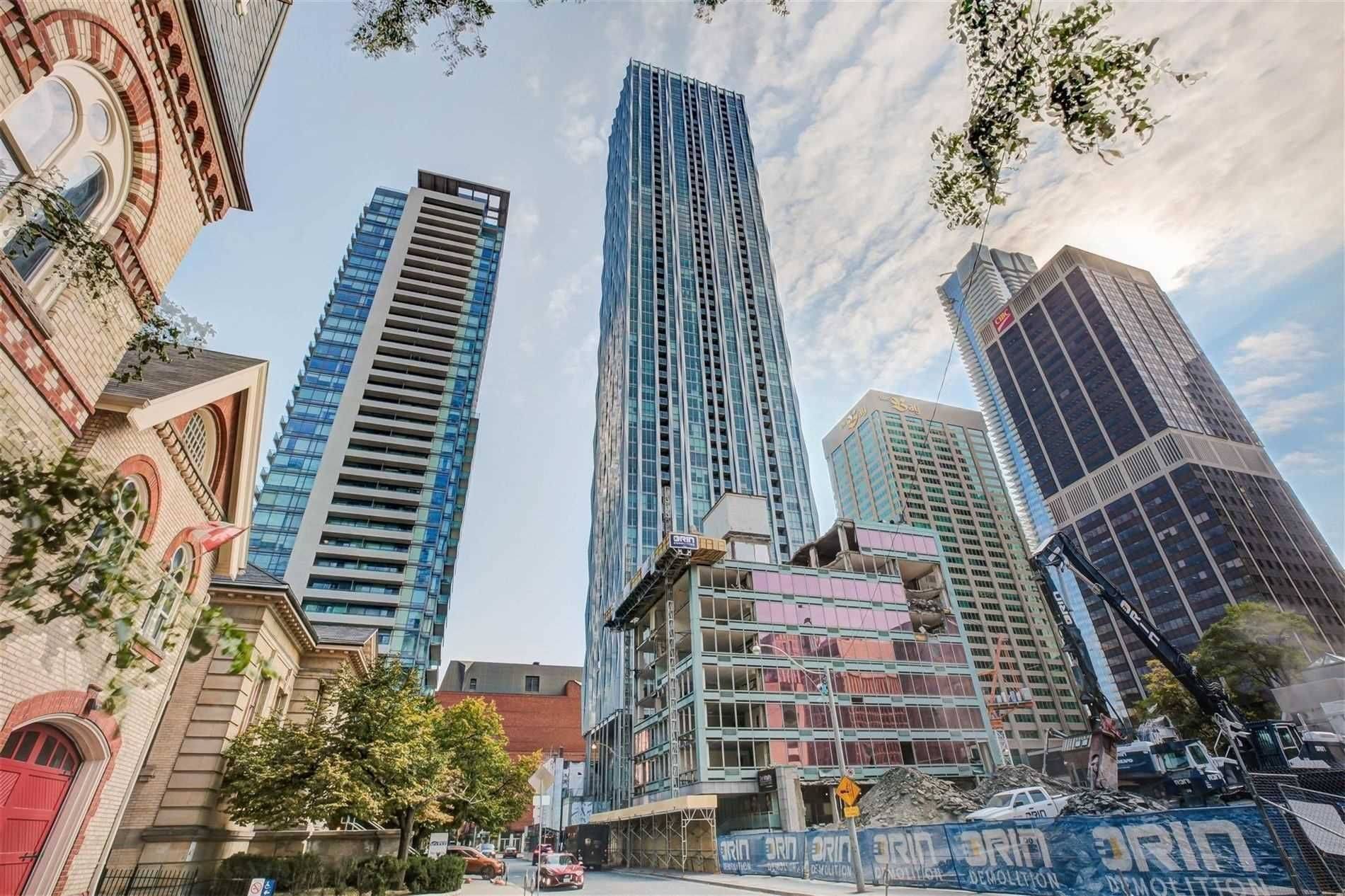 1 Yorkville AVE #3404, Toronto C02, ON M4W 0B1