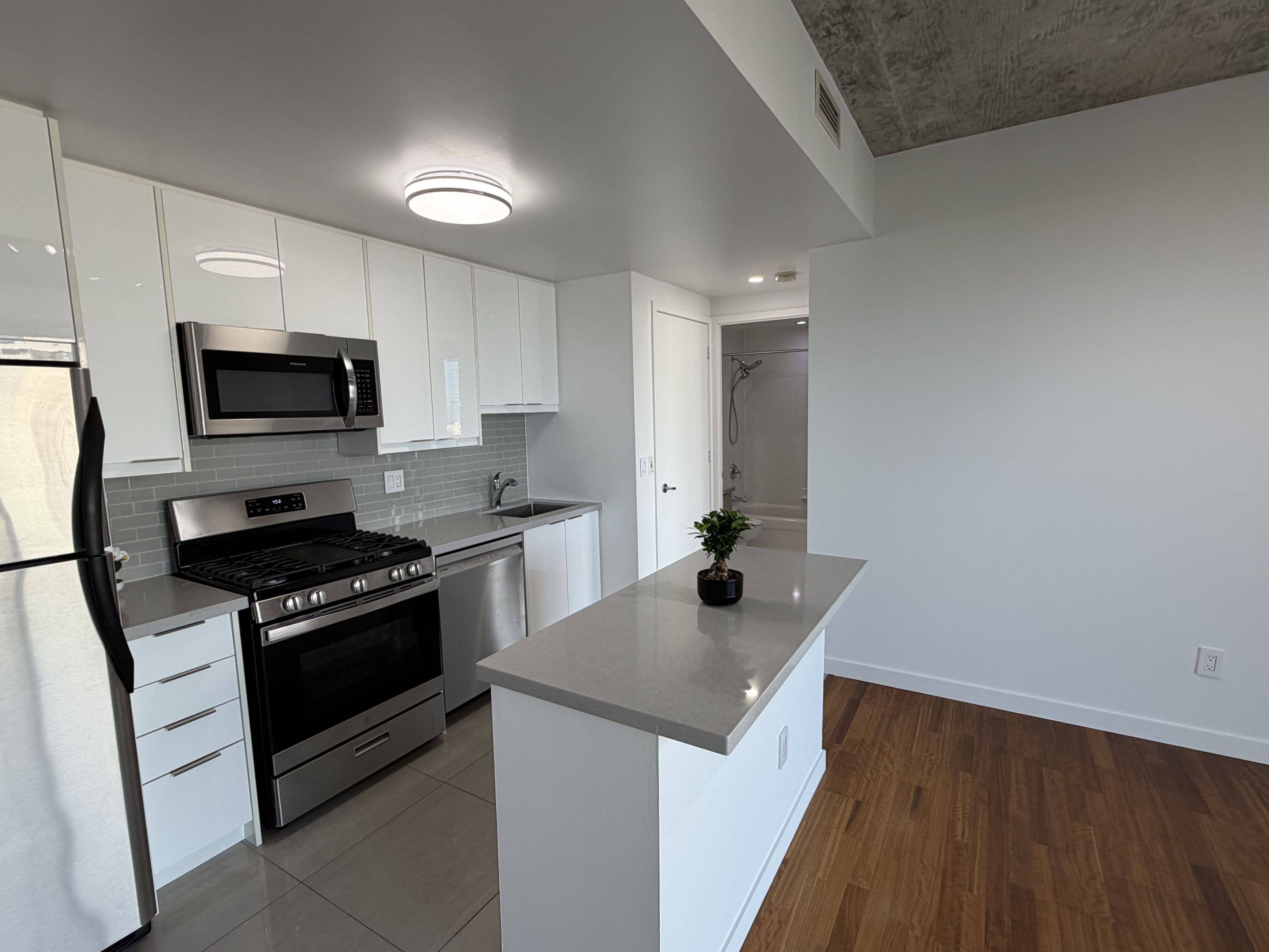 281 Mutual ST #2408, Toronto C08, ON M4Y 3C4