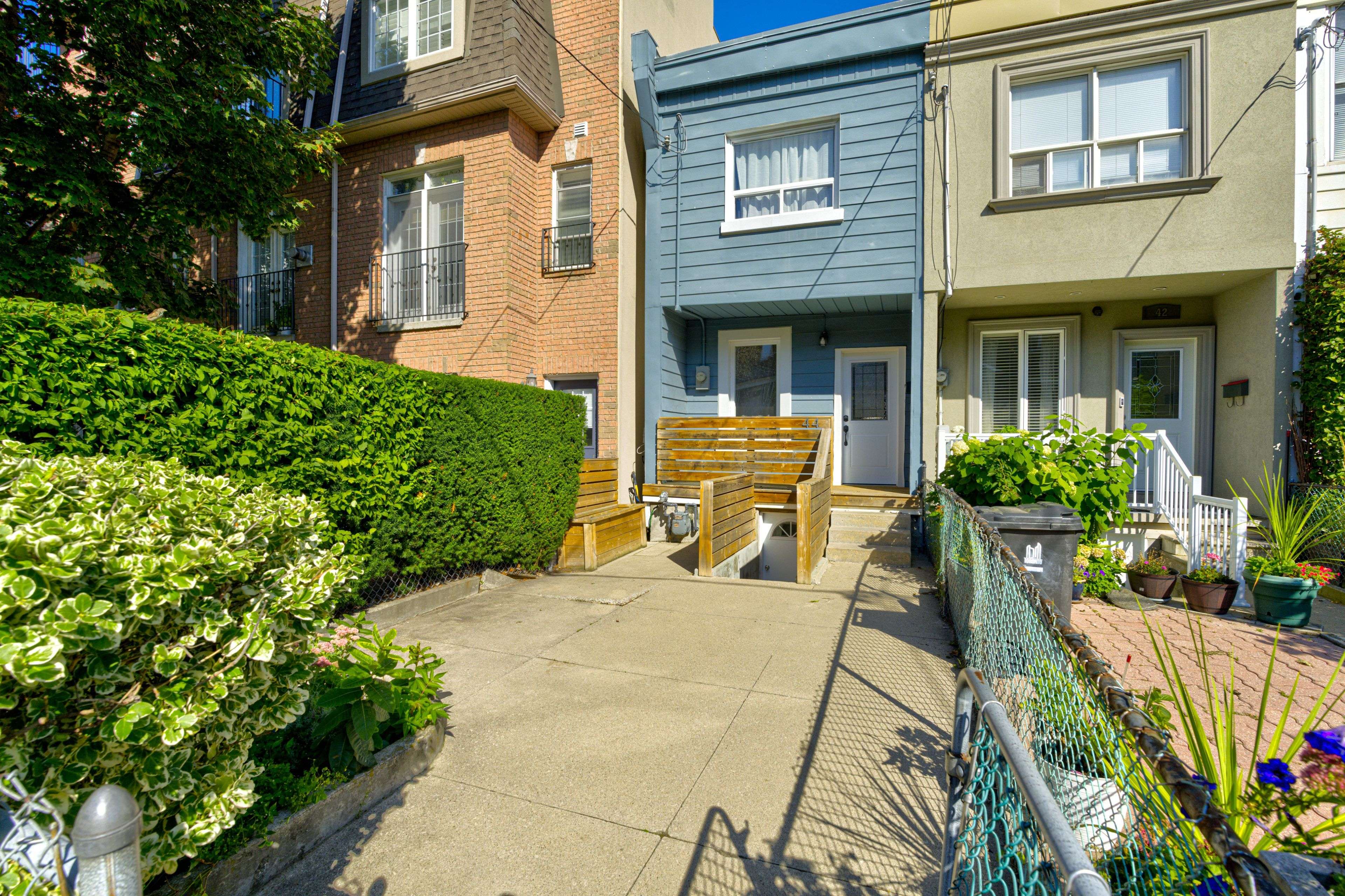 44 Fisher ST, Toronto C01, ON M6K 1V8