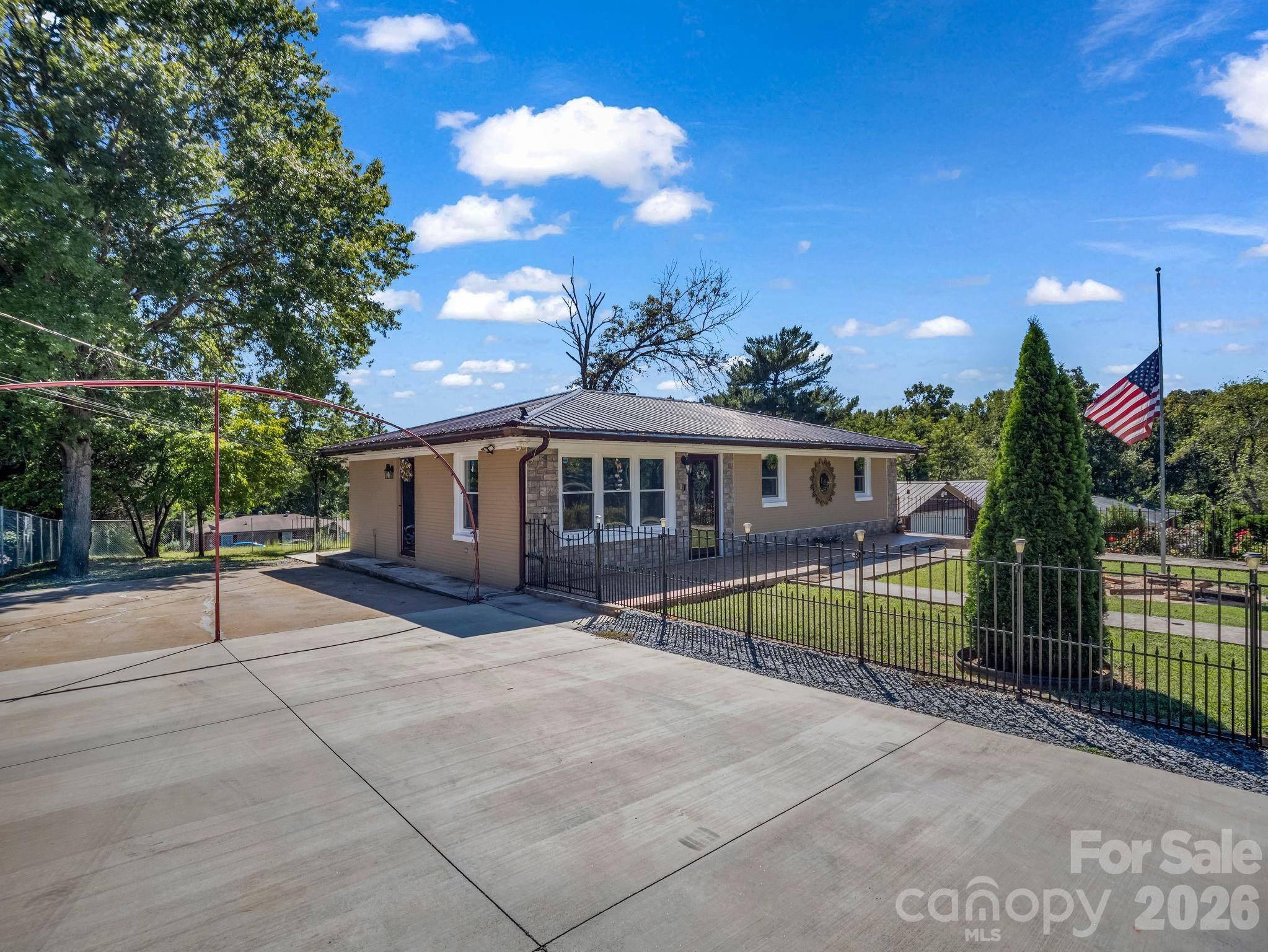 191 Sycamore ST, Forest City, NC 28043