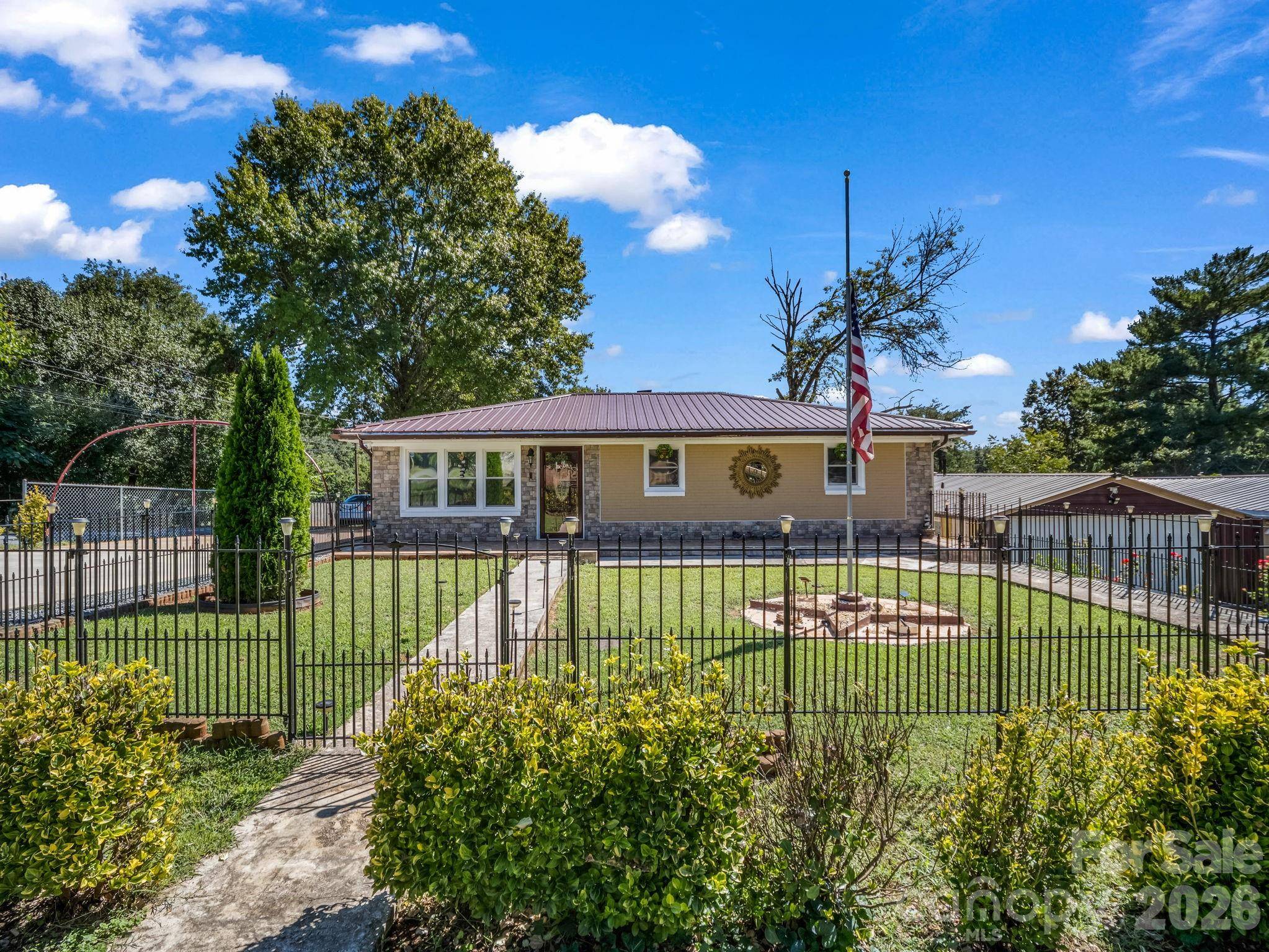 191 Sycamore ST, Forest City, NC 28043