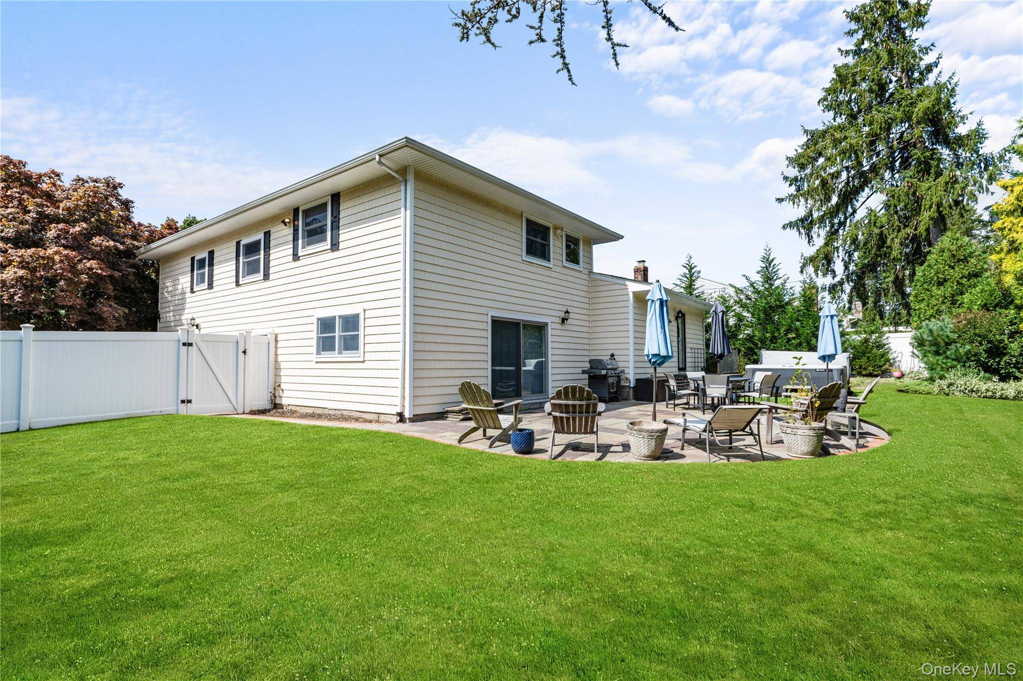 71 Roosevelt DR, East Norwich, NY 11732